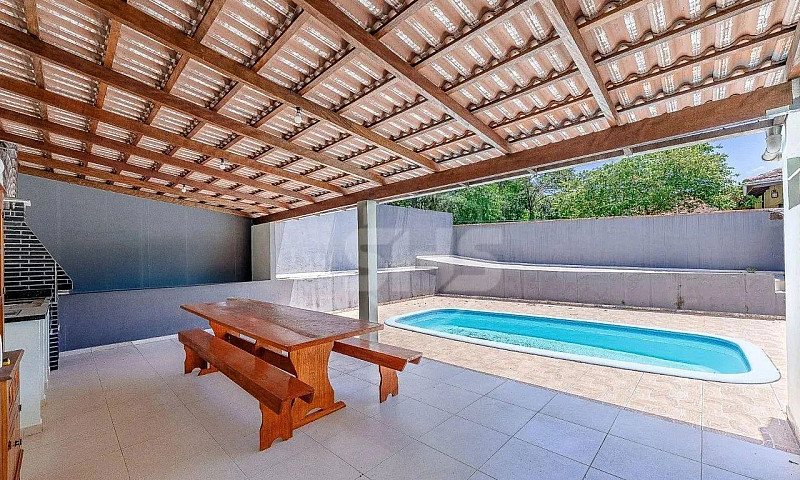 Casa Com 4 Dormitóri...