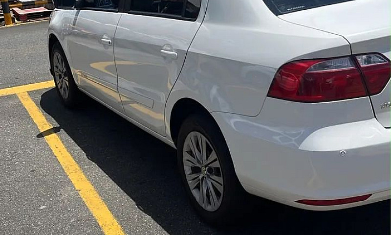 Volkswagen Voyage 1....