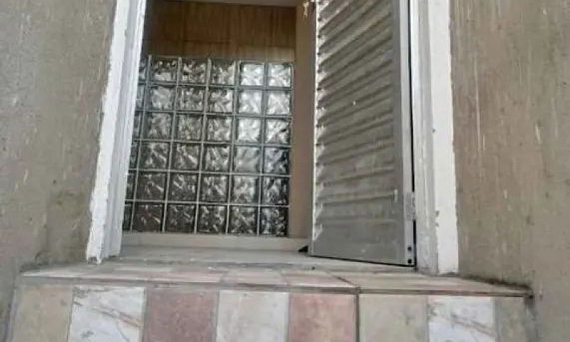 Alugo  750 Casa 1O A...