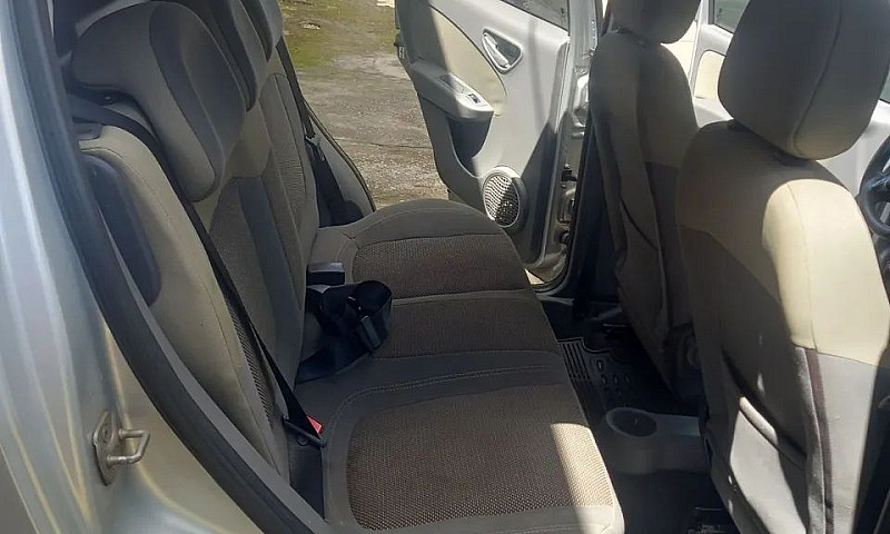 Fiat Palio Essence 1...