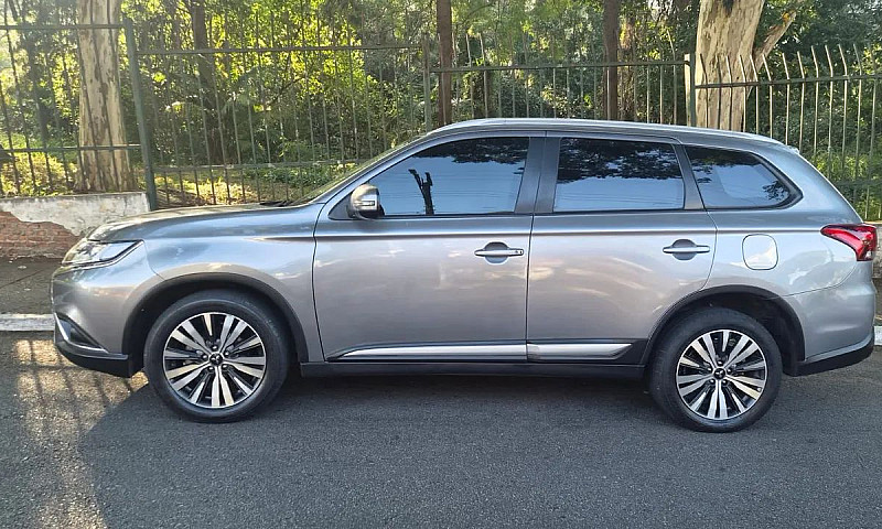 Mitsubishi Outlander...