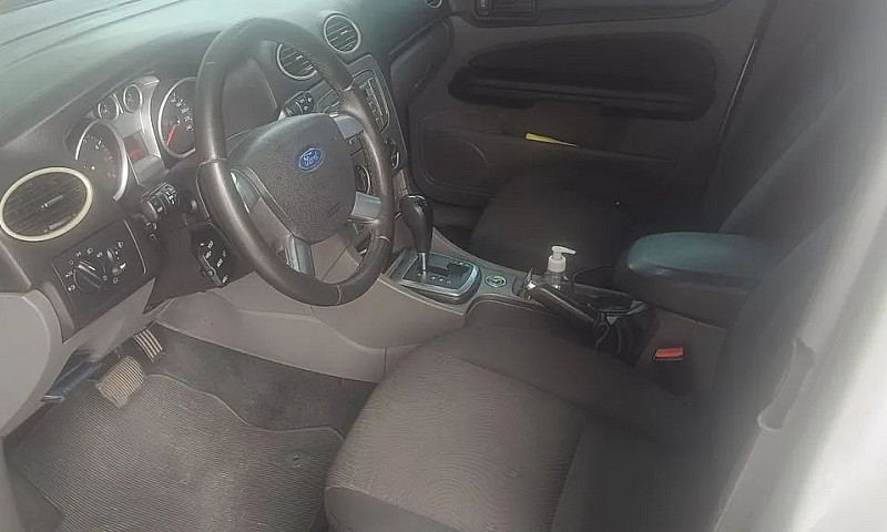 Ford Focus Sedan 2.0...