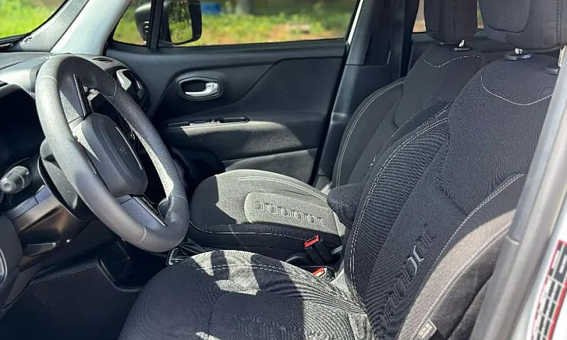 Jeep Renegade T270 1...
