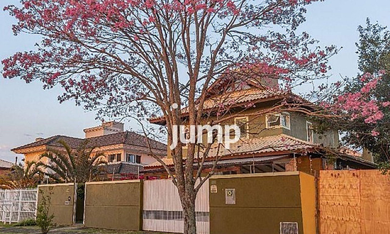 Casa Com 4 Dormitóri...