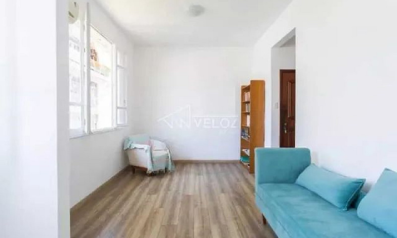 Apartamento-À Venda-...