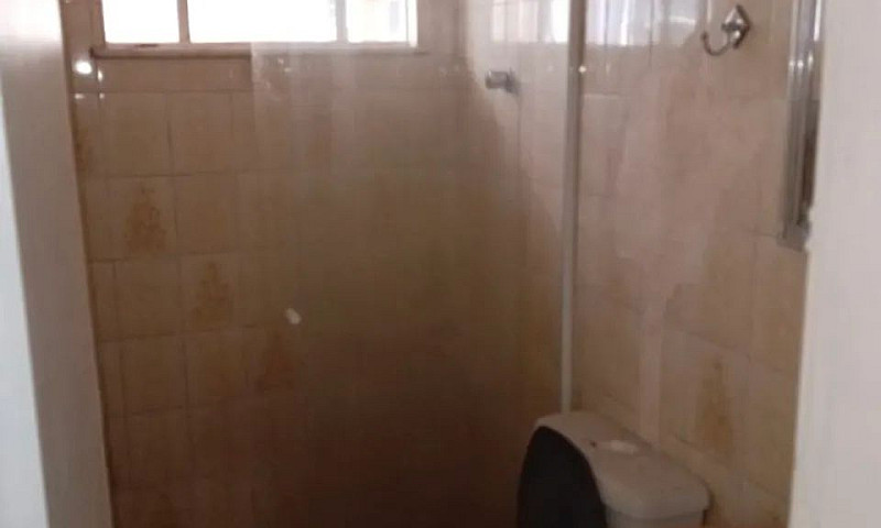 Aluga-Se Casa De 1 Q...