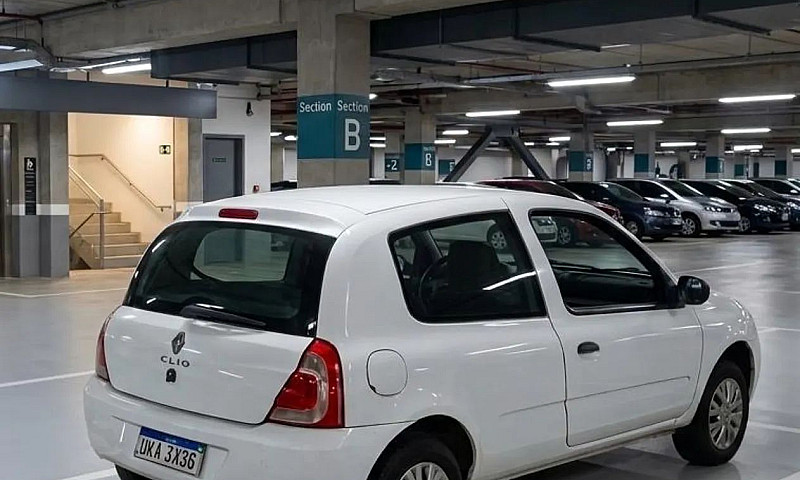 Renault Clio Authent...