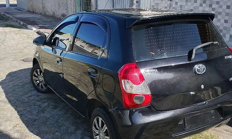 Toyota Etios X 1.3 F...