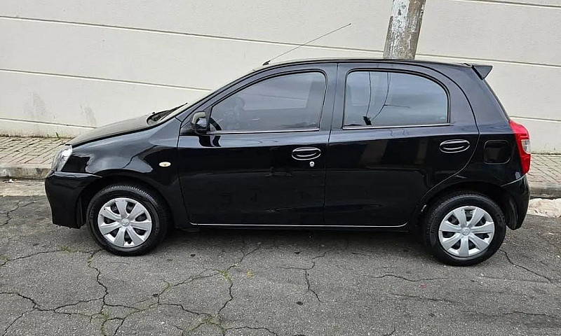 Toyota Etios X 1.3 F...