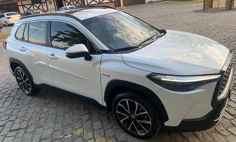 Toyota Corolla Cross...