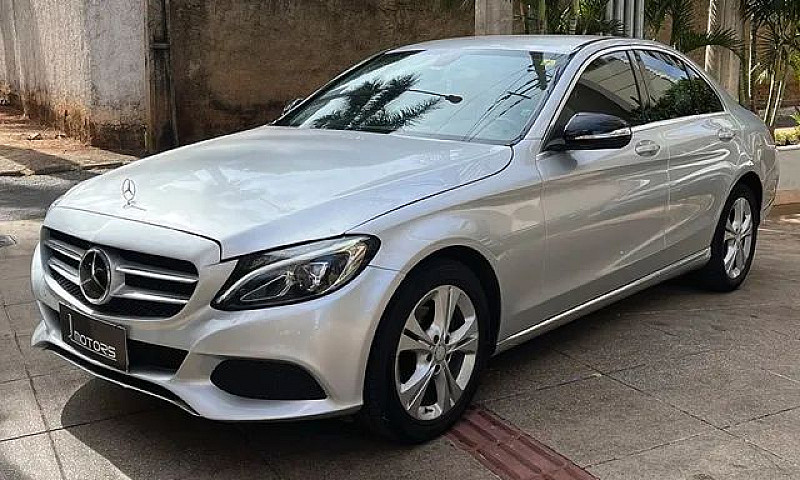 Vendo Mercedes C-180...