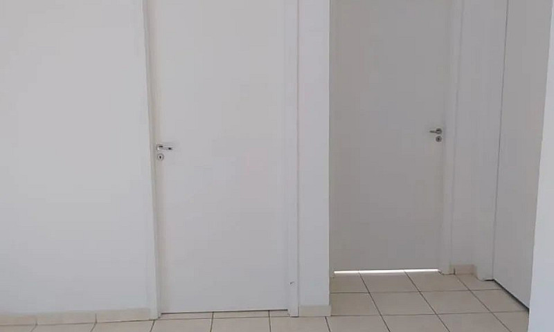 Aluga-Se Quarto  Fem...