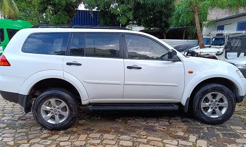 Mitsubishi Pajero Da...