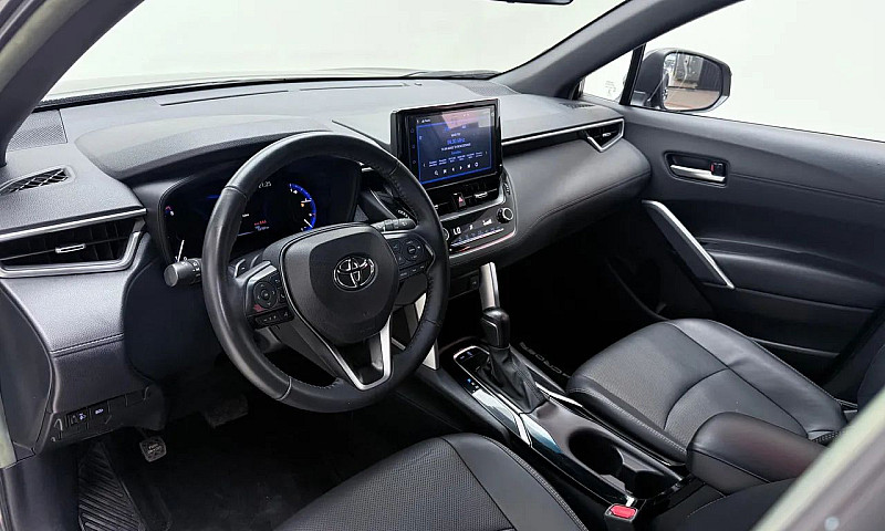 Toyota Corolla Cross...