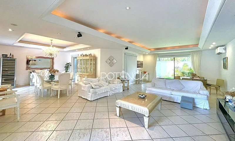 Casa Com 5 Dormitóri...