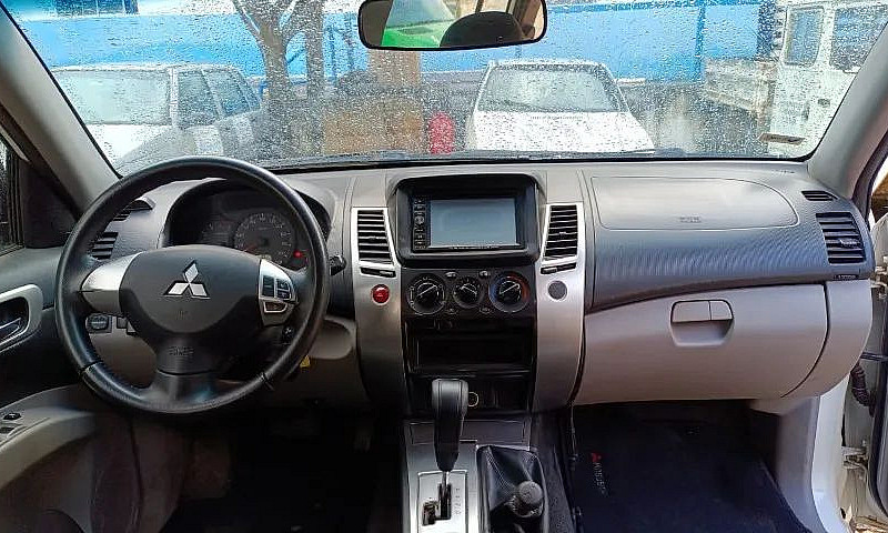 Mitsubishi Pajero Da...