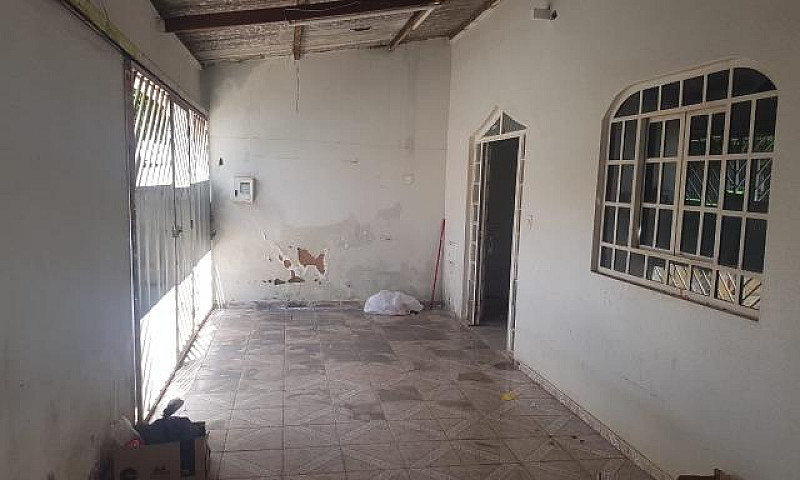 Aluga-Se Casa De 3 Q...