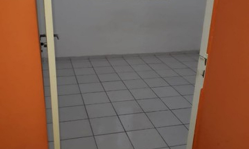 Aluga-Se Um Sobrado ...