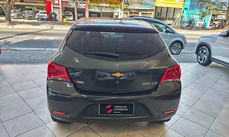 Chevrolet Onix Hatch...