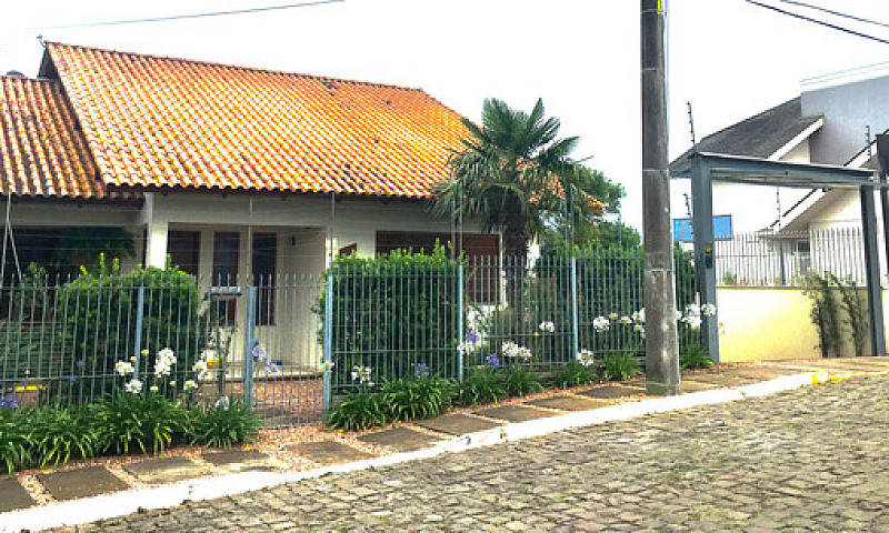 Casa E Pavilhão...