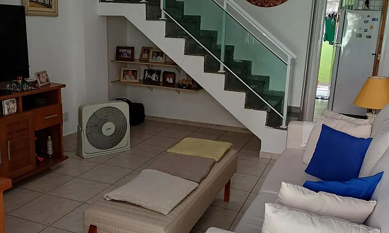 Excelente Casa Tripl...