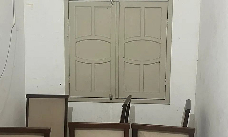 Alugo Casa 4 Quartos...