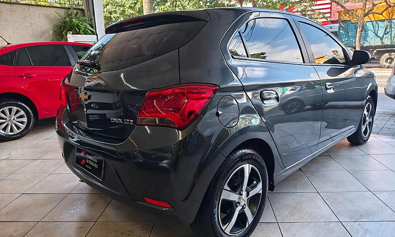 Chevrolet Onix Hatch...