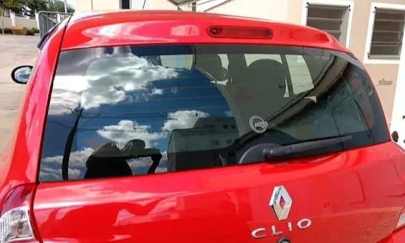Renault Clio Authent...