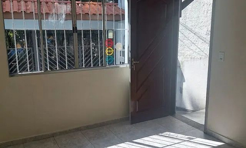 Casa Com 2 Dormitóri...