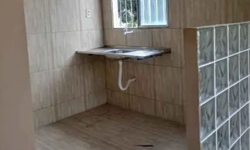 Alugo  750 Casa 1O A...