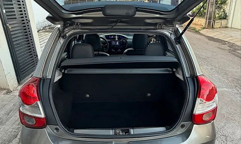 Toyota Etios X 1.3 F...