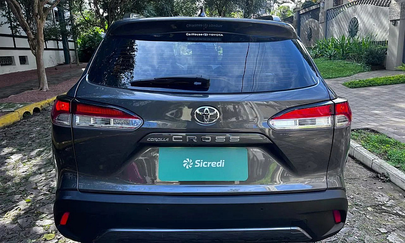 Toyota Corolla Cross...