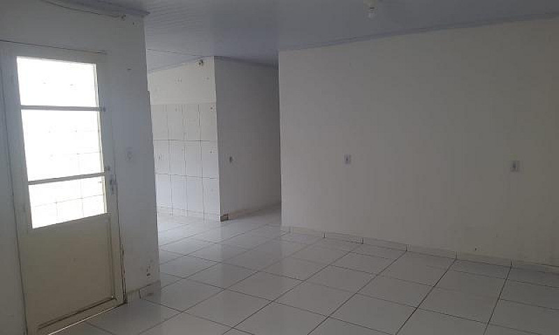 Aluga-Se Casa De 3 Q...