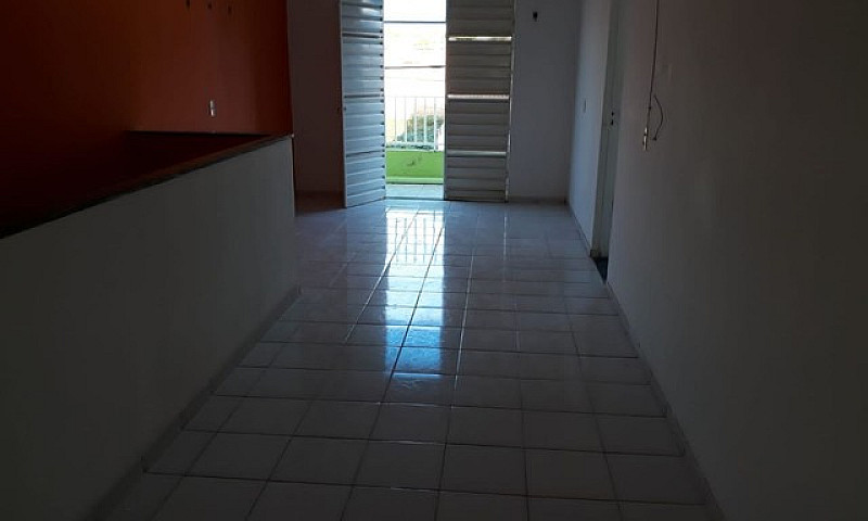 Aluga-Se Um Sobrado ...