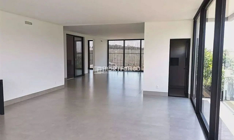 Casa Térrea De 4 Suí...