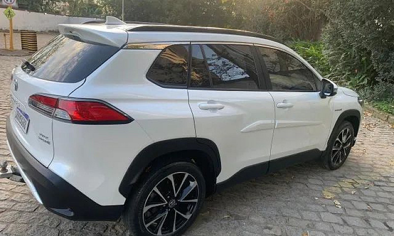 Toyota Corolla Cross...