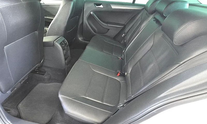 Volkswagen Jetta Com...