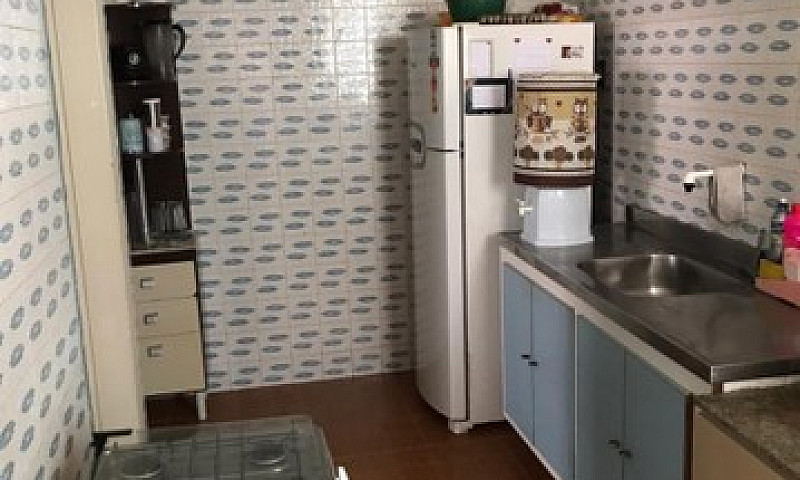 Aluga-Se Quarto Para...