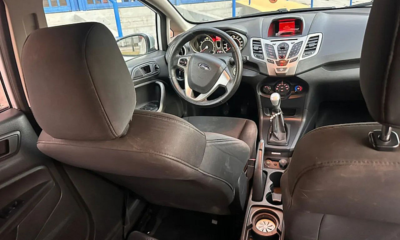 Ford Fiesta Se 1.6 1...