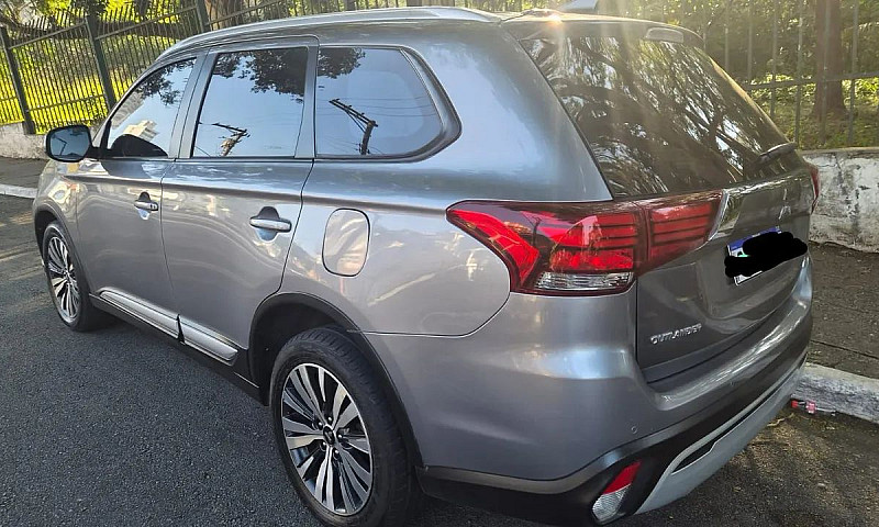 Mitsubishi Outlander...