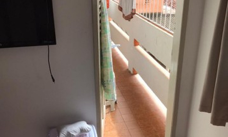 Aluga-Se Quarto Para...