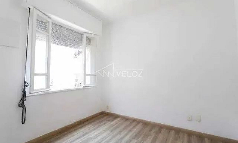 Apartamento-À Venda-...
