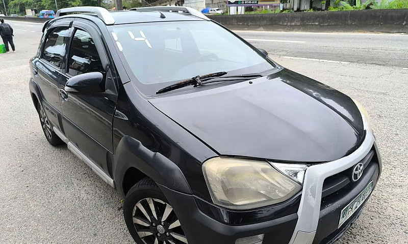 Toyota Etios Cross 1...