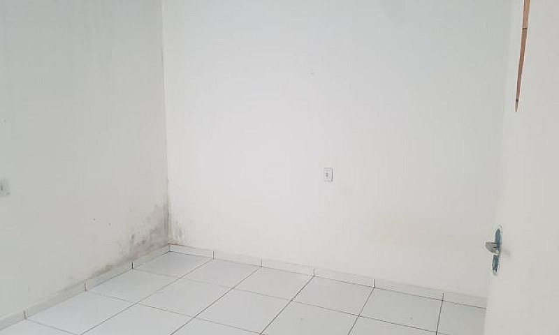 Aluga-Se Casa De 3 Q...