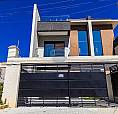 Triplex Com Terraço Amplo De Frente Para Rua, Bairro Bom Jesus. Paraná.