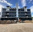 Apartamento No Portal Do Sol Com 02 Quartos, Sendo 01 Suíte E Varanda.