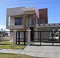 Casa Para Venda Possui 180 Metros Quadrados Com 3 Quartos