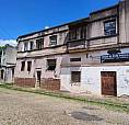 Oportunidade De Moradia E Investimento. Prédio Com 3 Apartamentos E Uma Loja Comercial