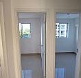 Sala, Varanda, Cozinha Integrada, 3 Quartos Sendo 1 Suíte Master. Piso Em Porcelanato.