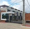 Alugar - Casa Triplex Projetada Em Parque Das Árvores - 3/4 - Duas Suítes - 137M²